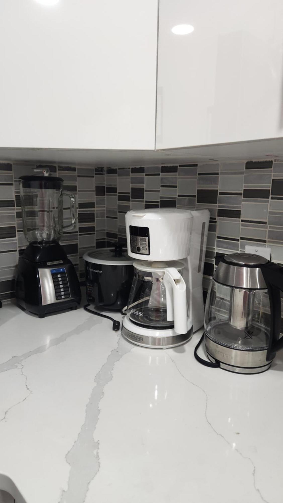 Modern 2 Bedroom Basement Suite At West Edmonton Esterno foto