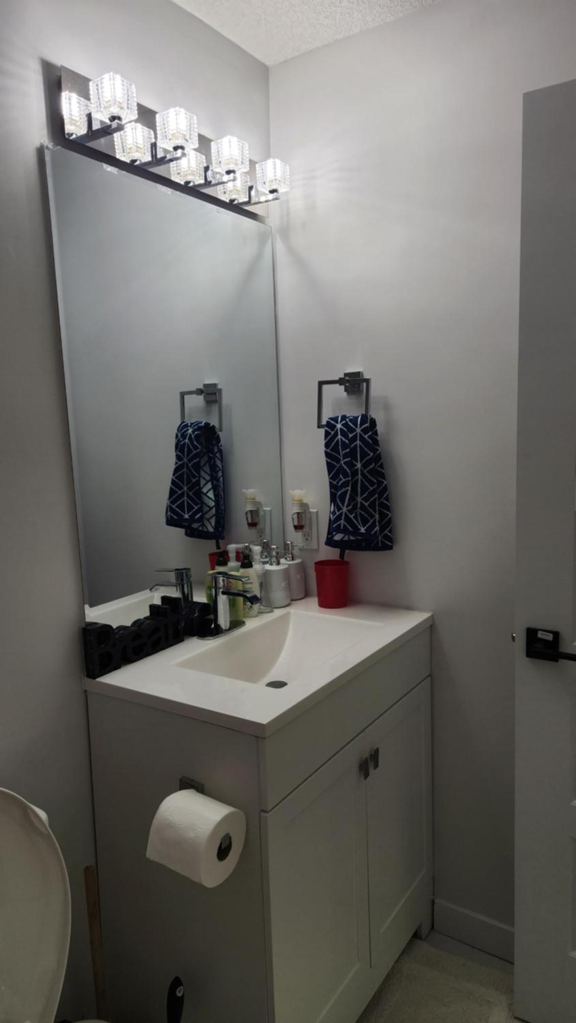 Modern 2 Bedroom Basement Suite At West Edmonton Esterno foto